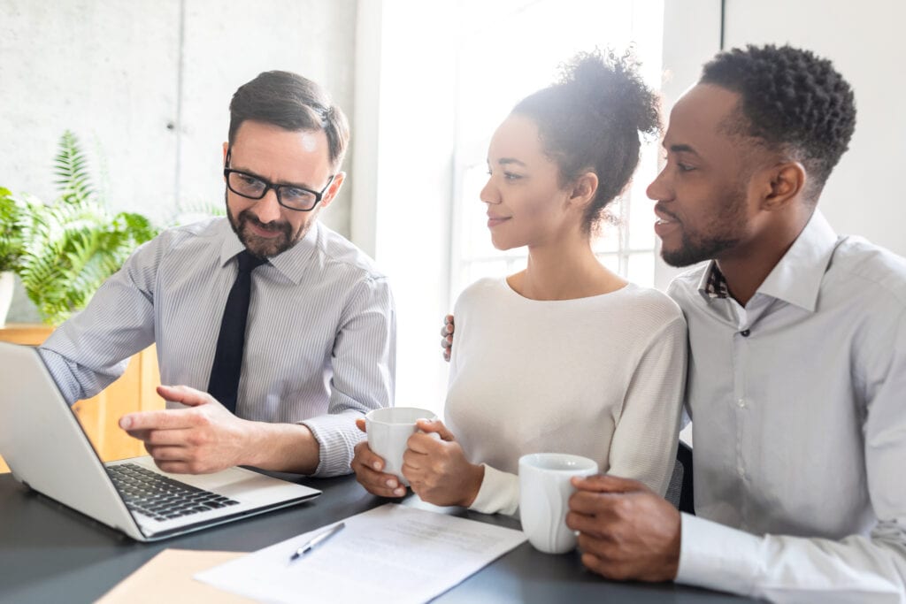 couple consults with advisor JPIfaa