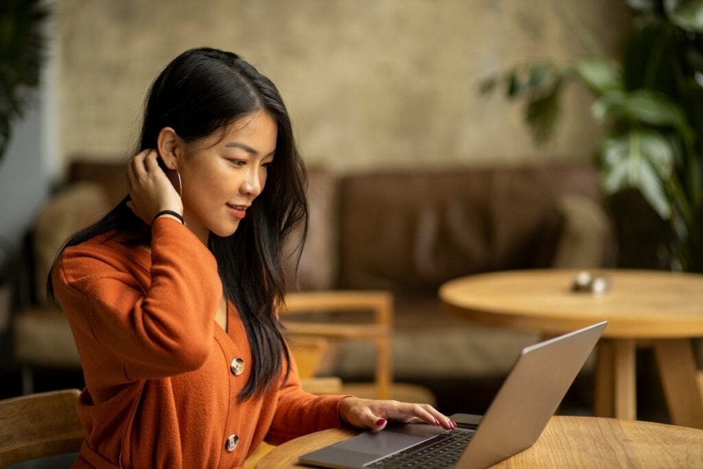Young woman using her laptop lHMivv.width