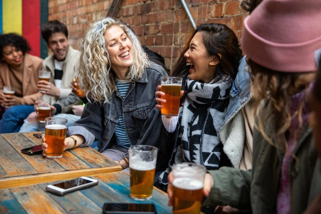 group of friends drinking beer lxeDhR.width