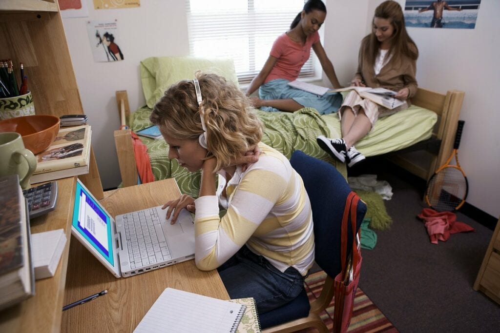 College students in dorm room UYCq.width .jpg