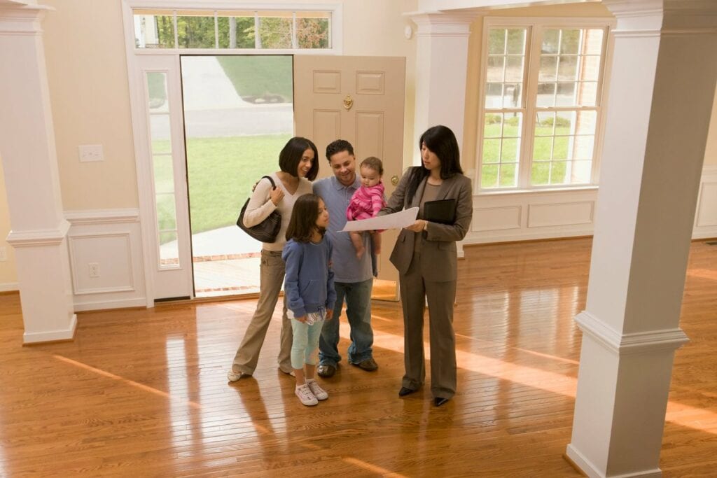 Family touring home with realtor ETEsAgi.width .jpg