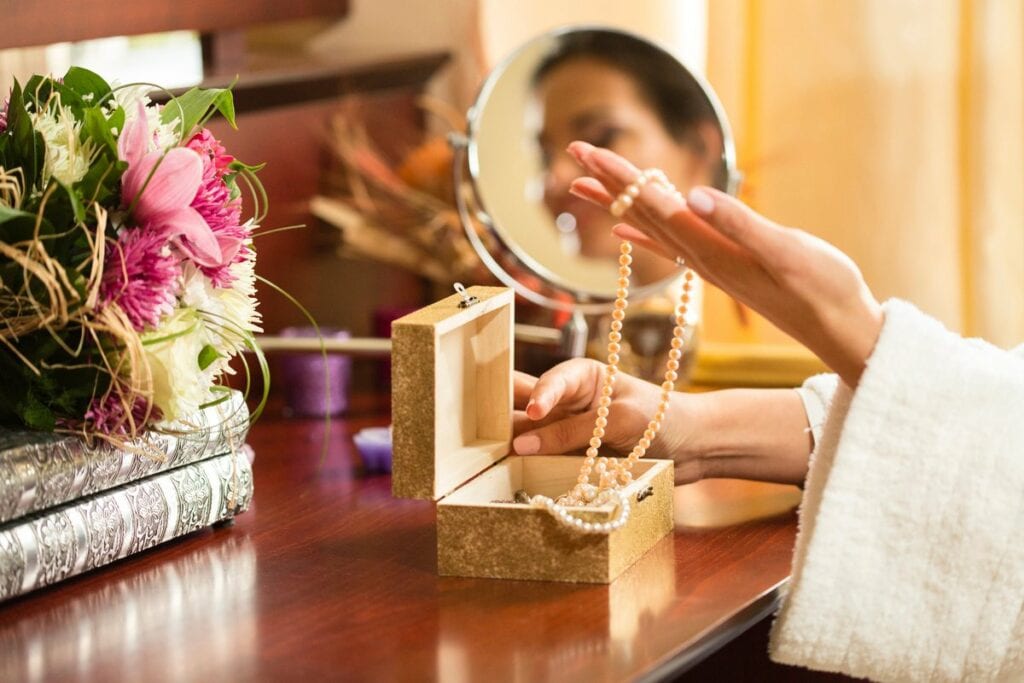 Woman choosing necklace from jewelry box NAu.width .jpg
