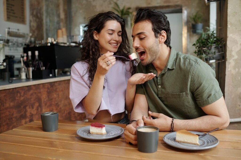 couple eating cheesecake zREeJV.width .jpg