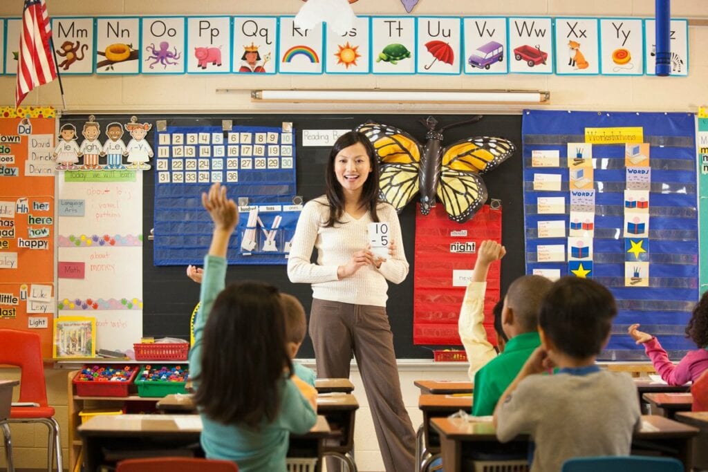 elementary school teacher in classroom CIzzZ.width .jpg