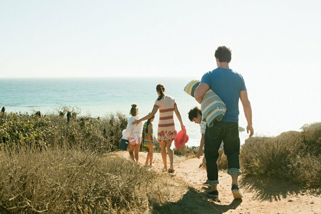family walking to beach dcUQs.width .jpg