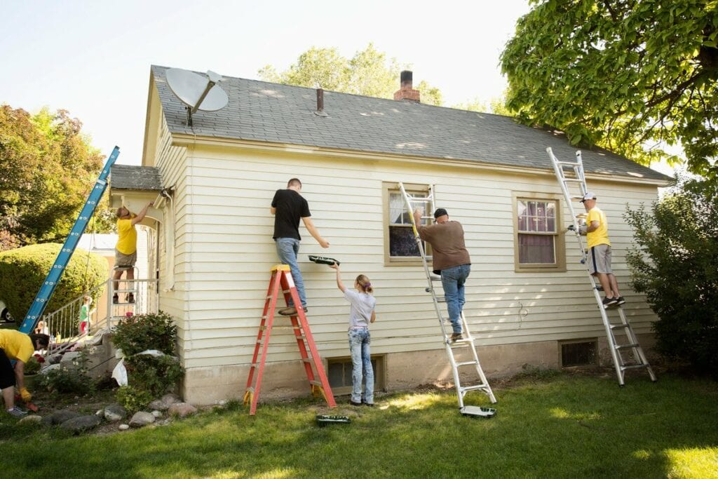 people painting house IPqqtu.width .jpg