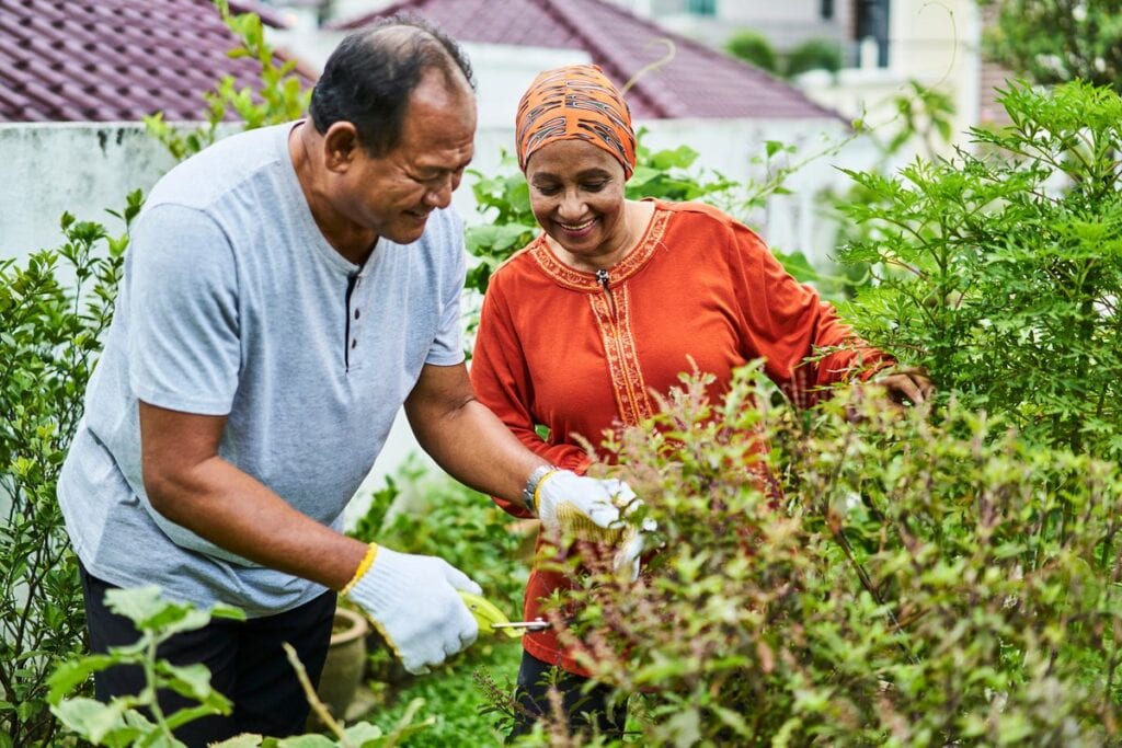 two people gardening HVXRcA.width .jpg
