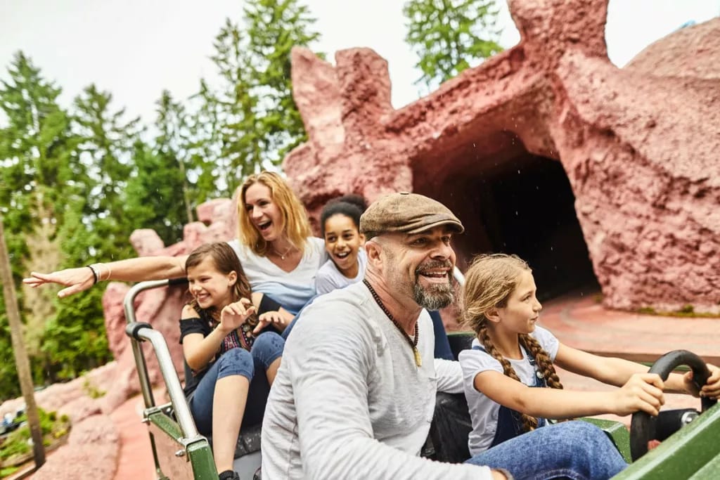 Family on amusement park ride lmfiVI.width .jpg