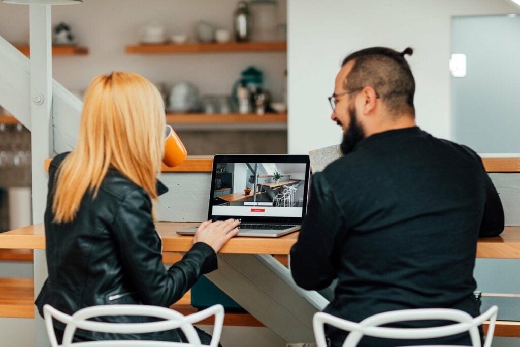 Man and woman look at homes on a laptop ezCl.width .jpg