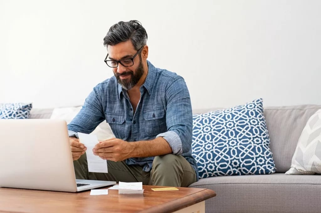 Man paying bills oNYYcl.width .jpg