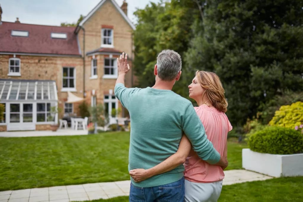 Older couple look at a home cQcWIq.width .jpg