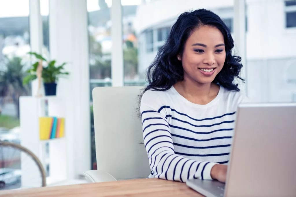 Woman using laptop iOwUoqN.width .jpg