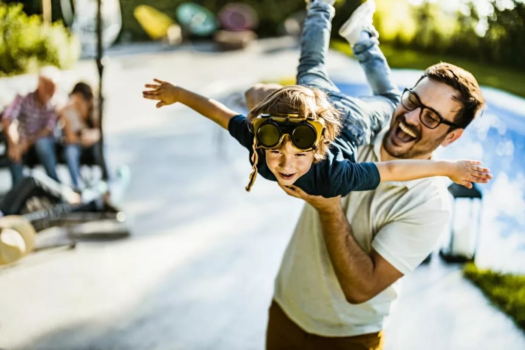 dad holding son in air oQsvE.width .jpg