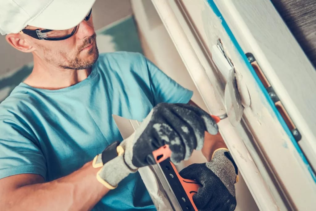 Man working on home improvements oAzwBV.width .jpg