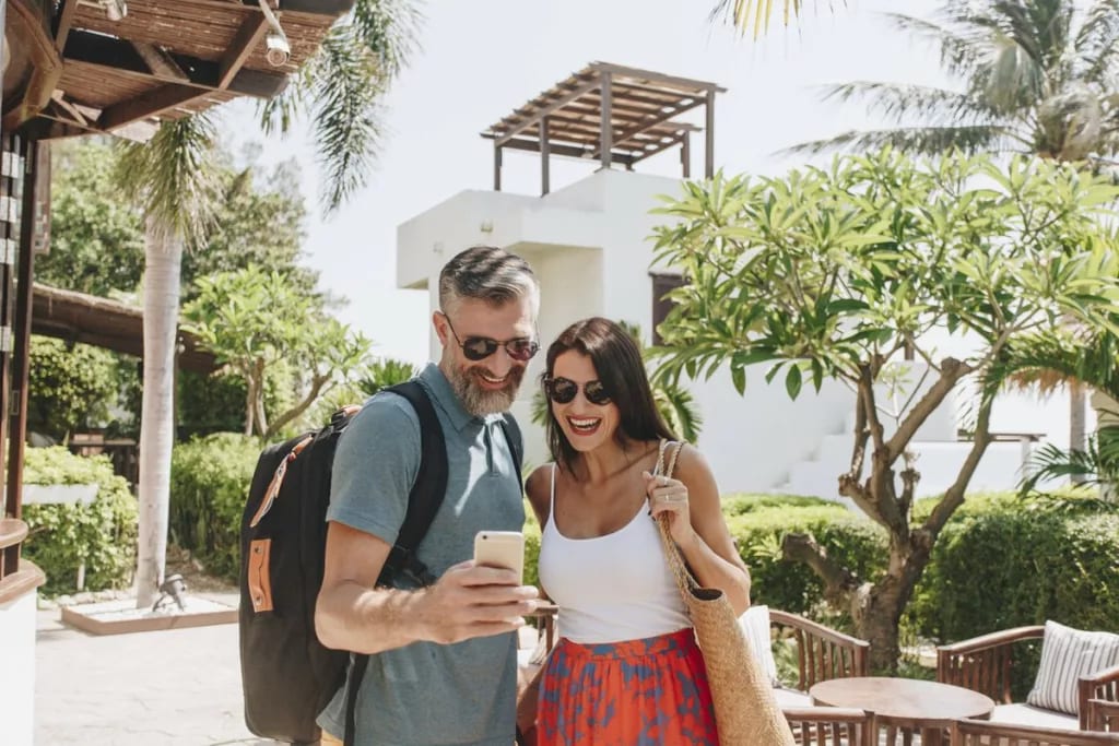 mature man and woman taking a selfie in front.width lUJlc.jpg