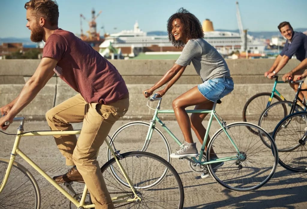 People on bikes YsWNC.width .jpg