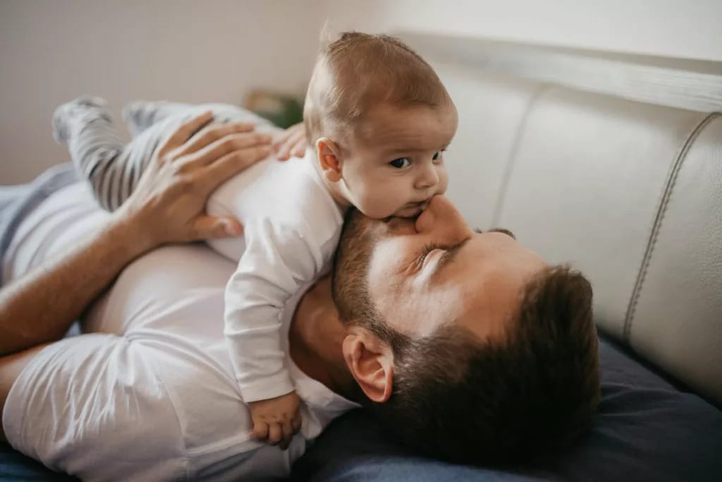 parent and baby on couch UhhpZIa.width .jpg