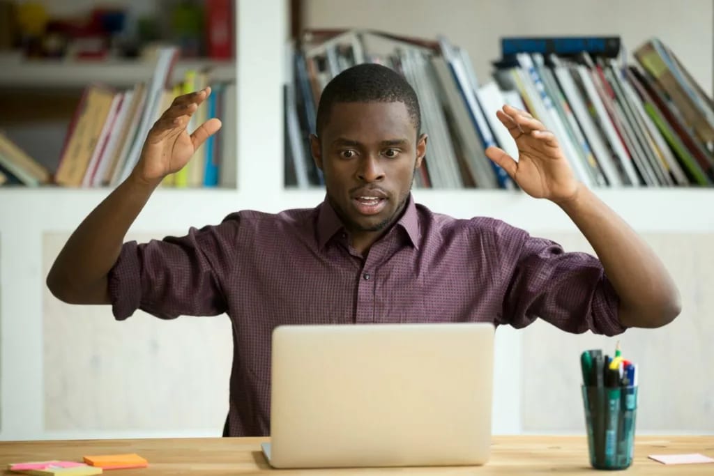 shocked man laptop lOfwPyW.width .jpg