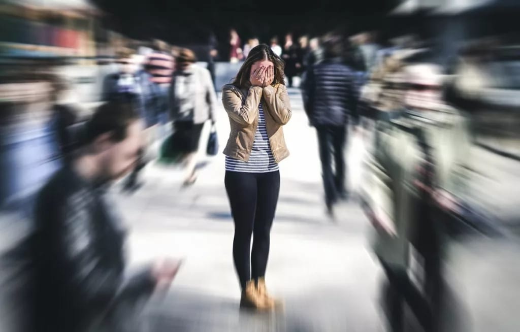 stressed woman in a crowd qwCPxlg.width .jpg