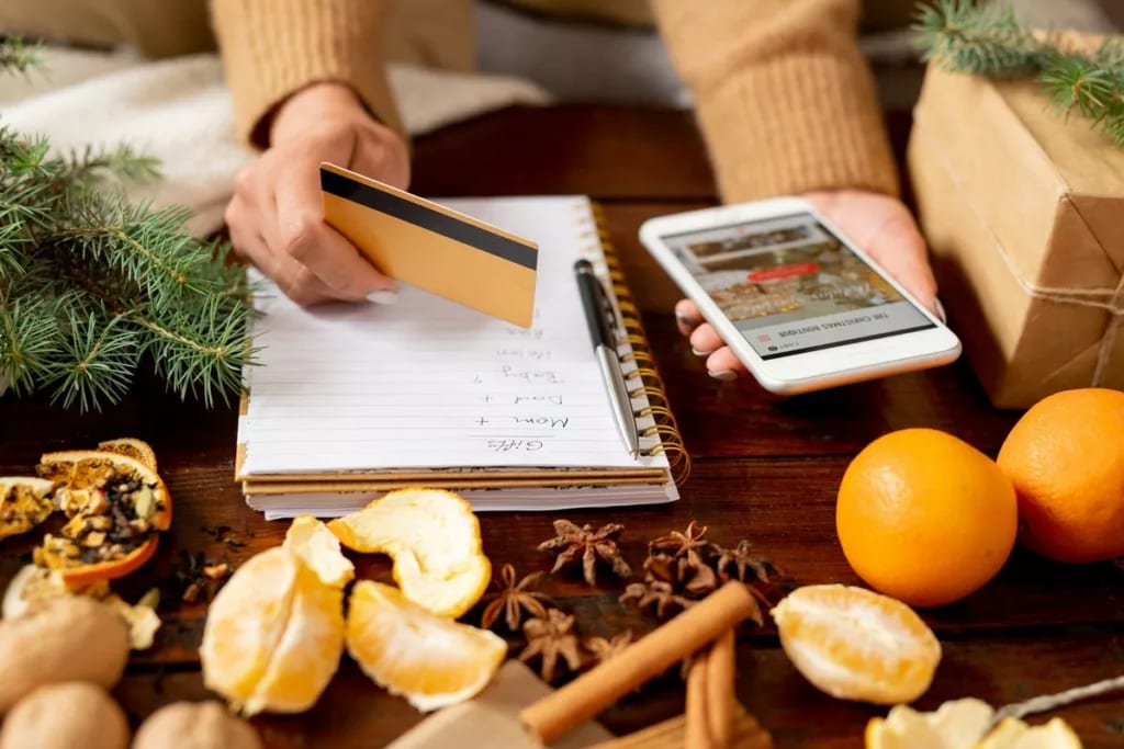 Gift list credit card phone holidays NglzsqW.width .jpg