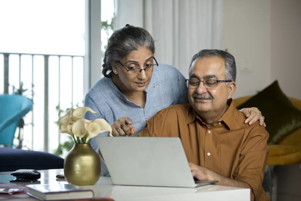 senior couple laptop gettyimages .jpg