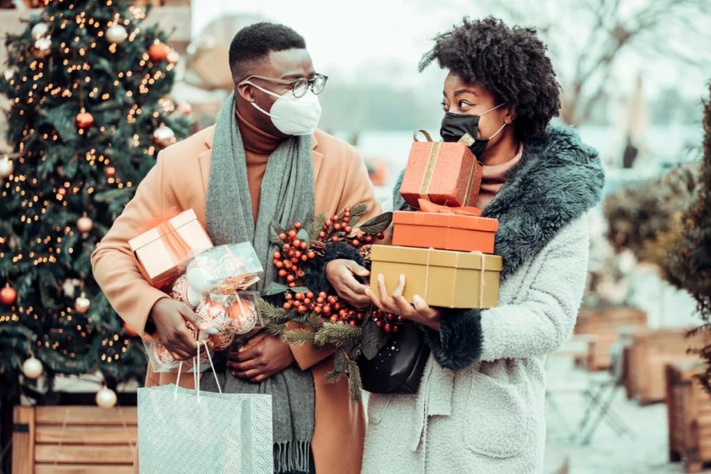 two people with holiday gifts IyNeteF.width .jpg