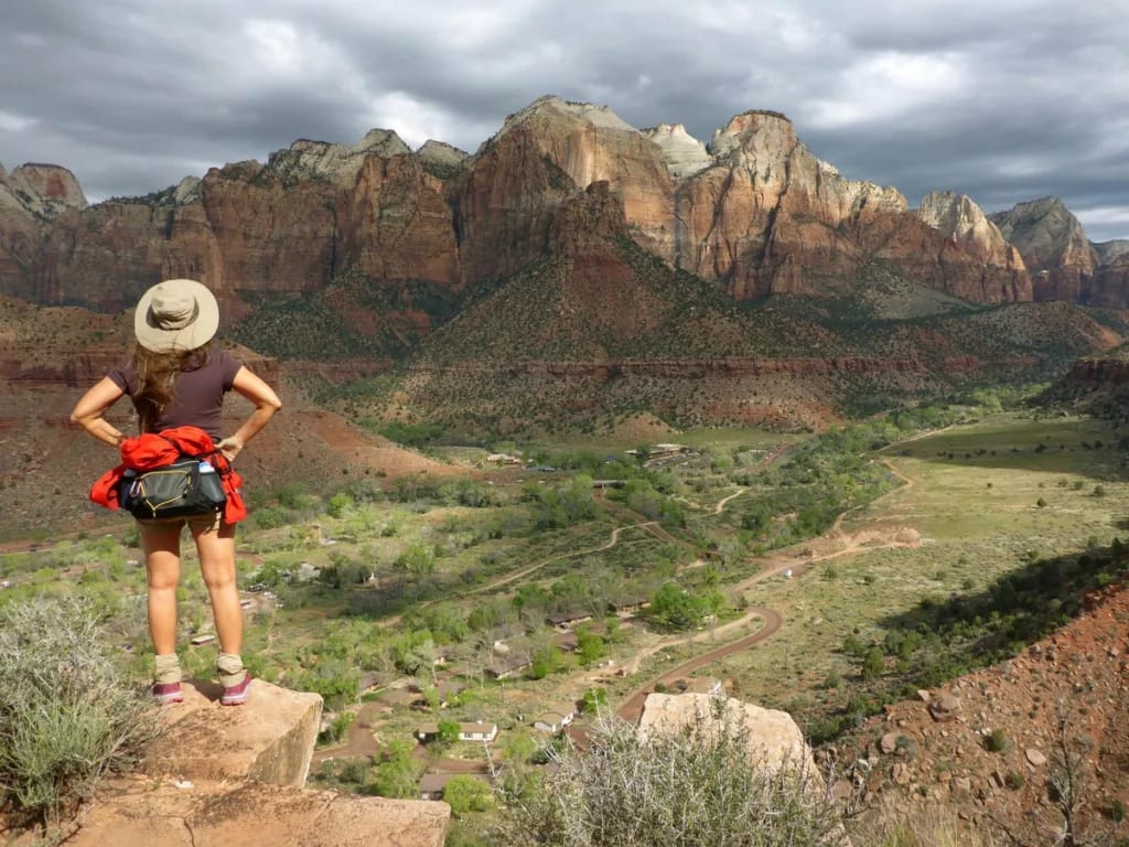 Hiker view Zion national park JiNlOYv.width .jpg