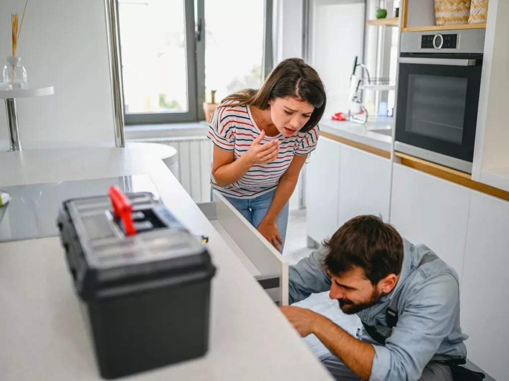 Young couple inspecting drawers with toolbox .width oyChuc.jpg