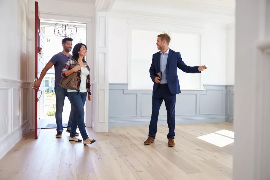 home with realtor looking at it LnVdaI.width .jpg