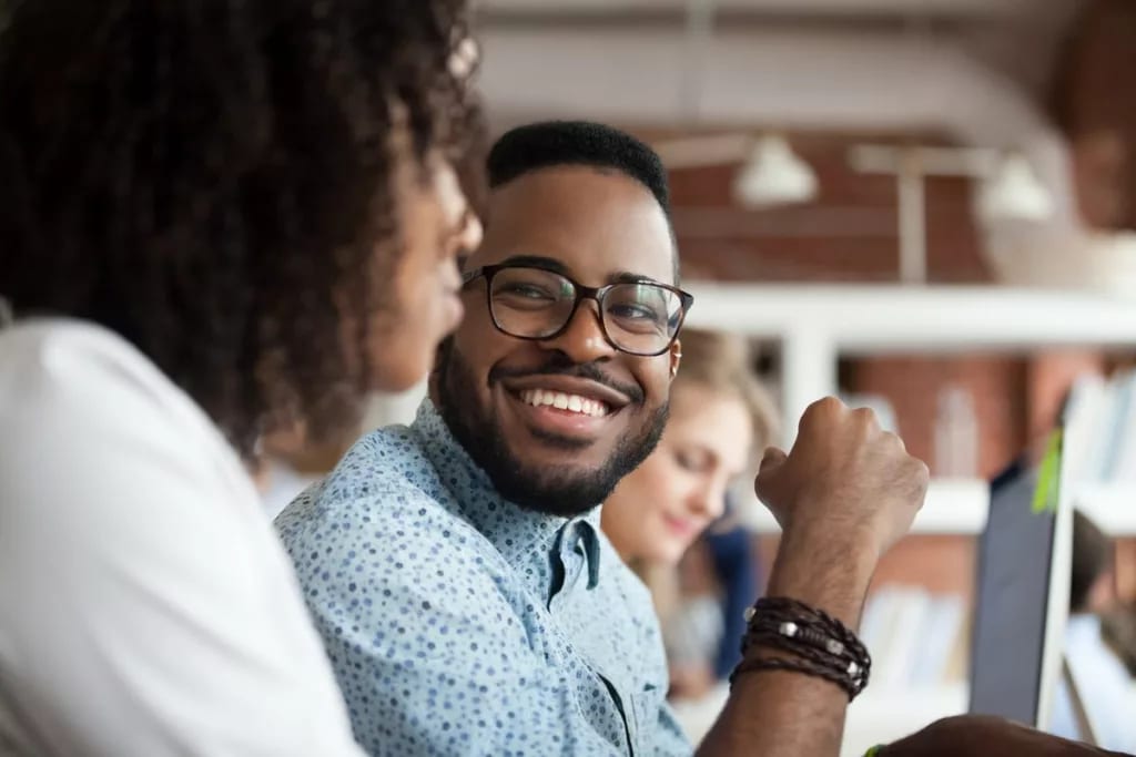 Smiling coworkers in office RLpfY.width .jpg