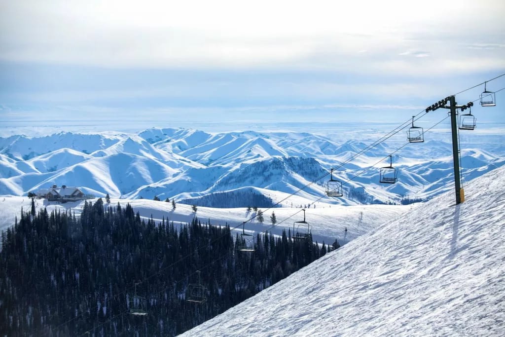 Sun Valley Idaho ski lift mountains HeKhW.width .jpg