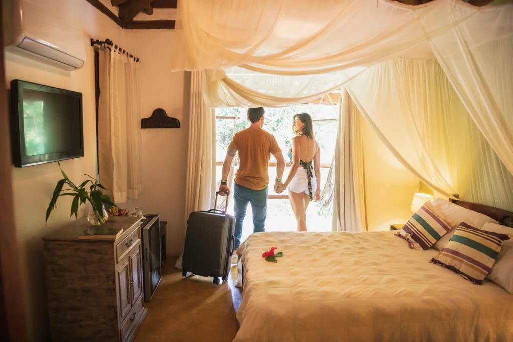Couple dressed for tropical weather in a hote.width XnAOtW.jpg