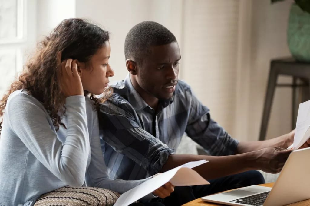 Stressed couple with bills WKuiu.width .jpg
