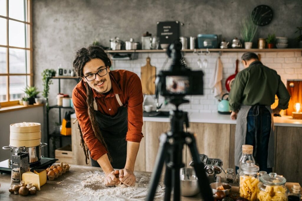 person cooking on camera aZNnGML.width .jpg