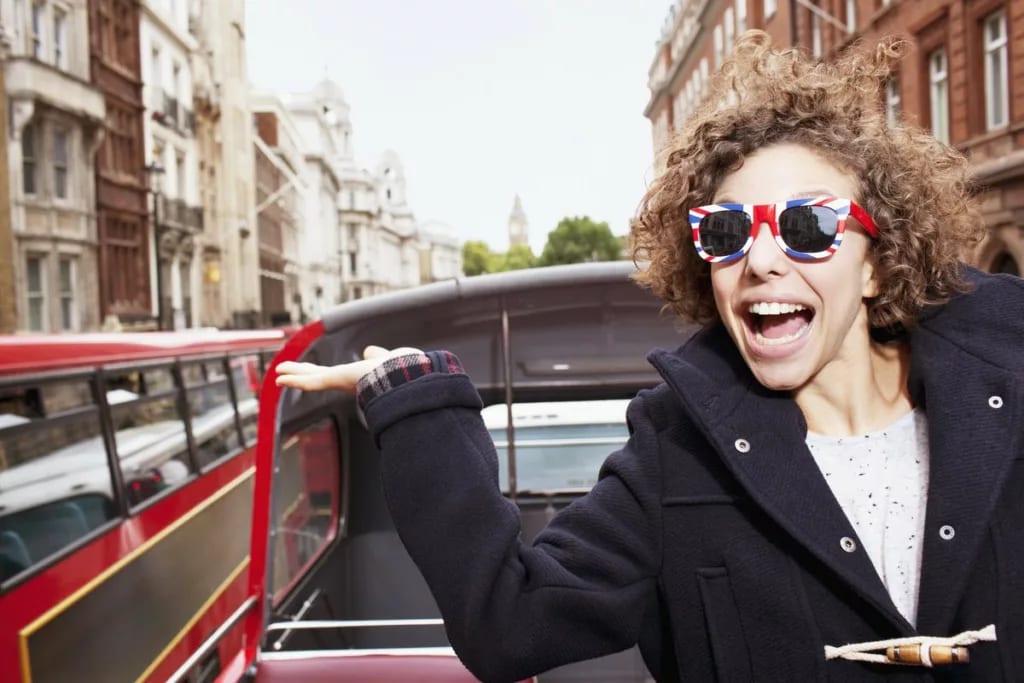 Young traveler in London ipOWyMg.width .jpg