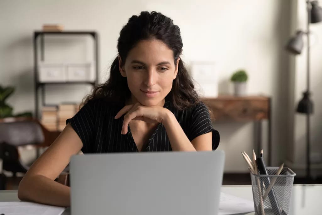 woman s at laptop gettyimages .jpg
