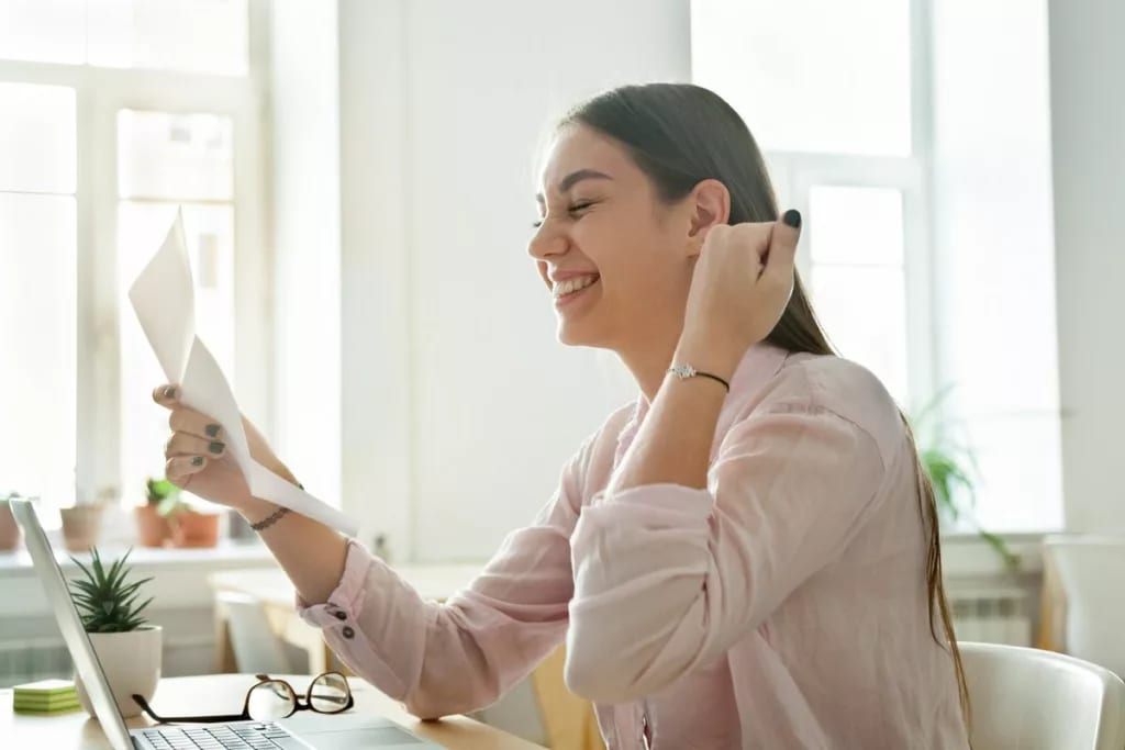 girl holding paper excited KEhnSDa.width .jpg