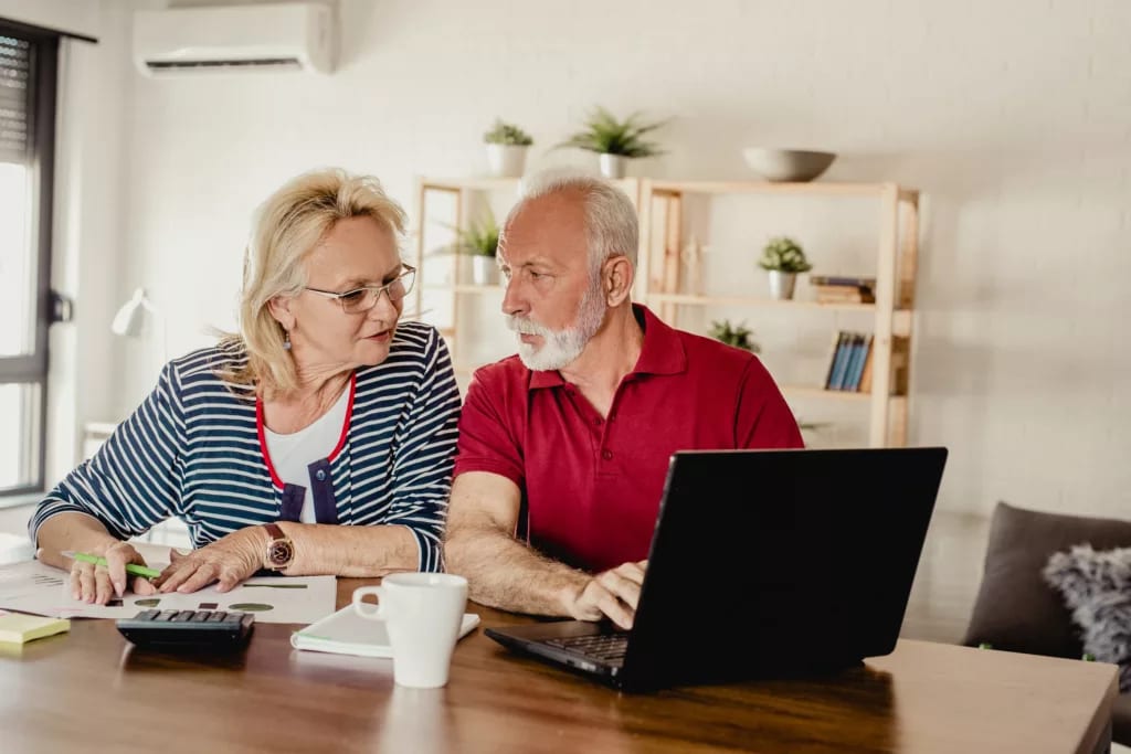senior couple laptop gettyimages .jpg