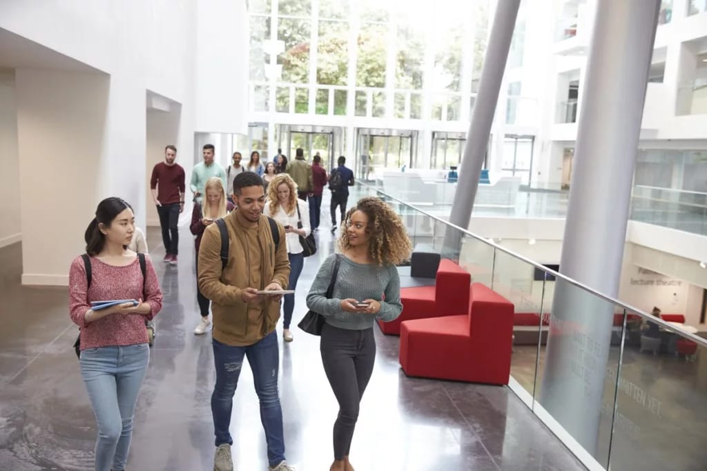 College students walking bWdf.width QZFJgeK.jpg