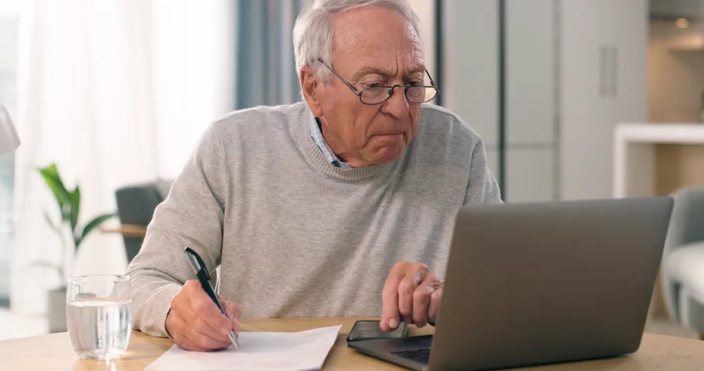 older man laptop frowning gettyimages .jpg