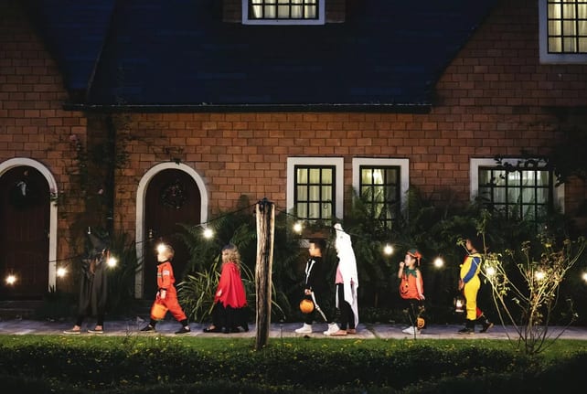 Trick or treaters WVVrn.width .jpg