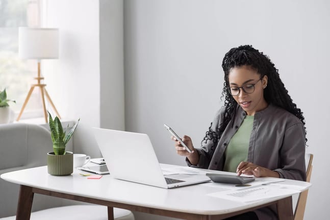 woman s calculator gettyimages .jpg