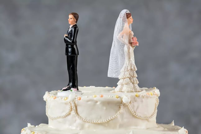 bride and groom figurines facing away from each other on top of wedding cake divorce marriage x afb.jpg