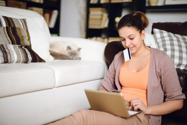 young woman shops online for her cat vSTgnV.width