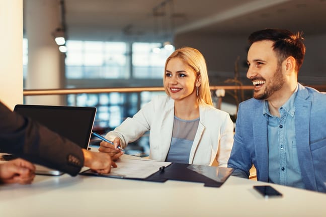 Couple signing contract HdgFNU.width .jpg