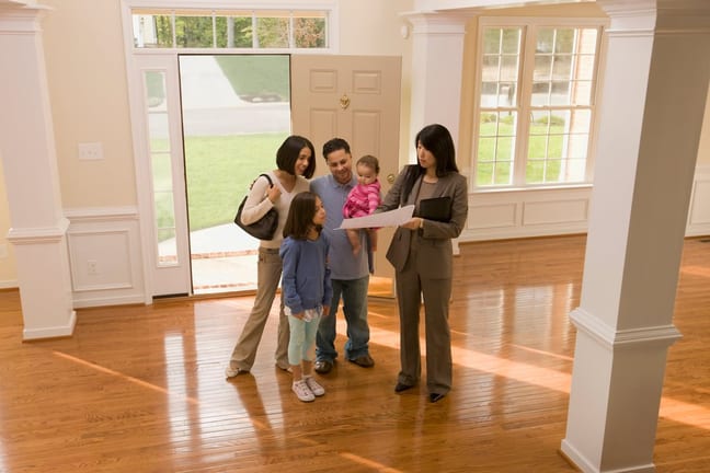 Family touring home with realtor ETEsAgi.width .jpg