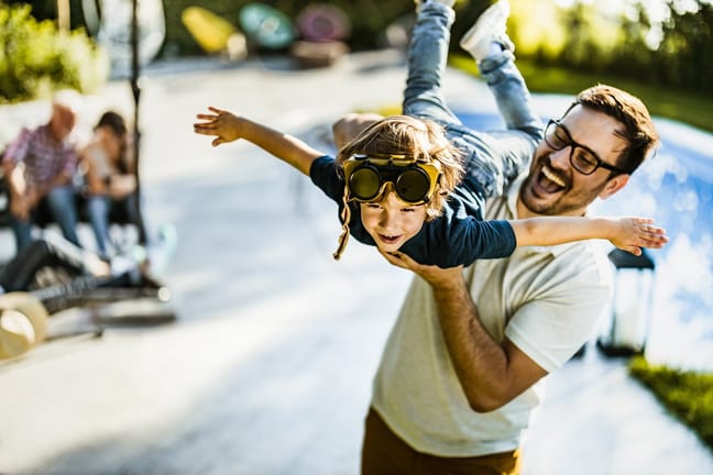 dad holding son in air FBKHHl.width .jpg