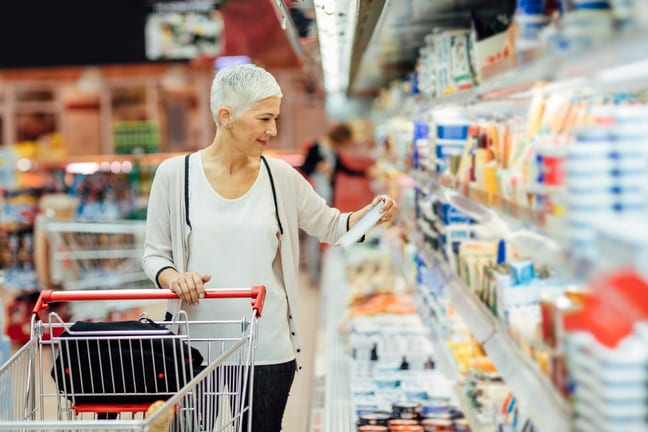 person grocery shopping OwDMNEf.width .jpg