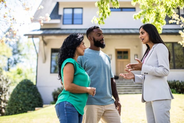 two people with realtor outside house KeFovDR.width .jpg