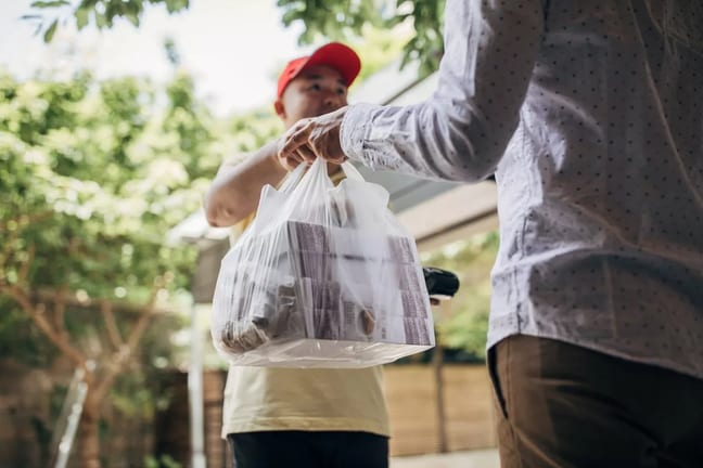 food delivery UILONCb.width .jpg